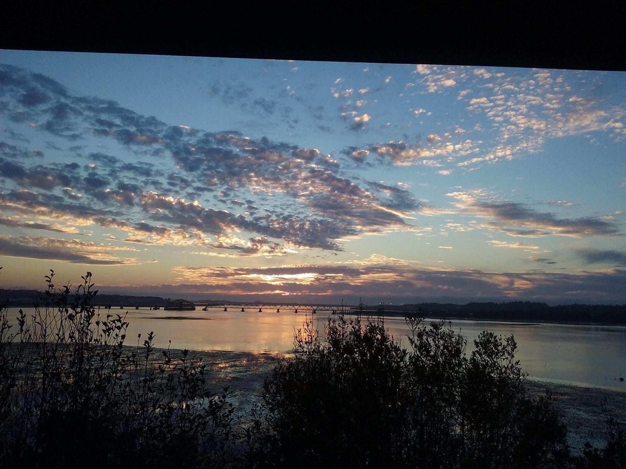 Bay Bridge Motel North Bend Buitenkant foto